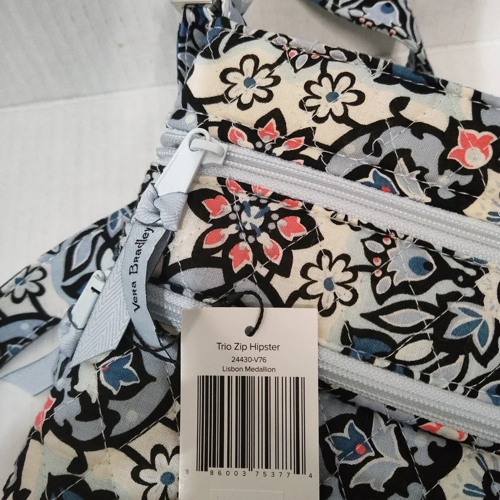 Vera Bradley Trio zip Hipster Purse Lisbon Medallion NEW Quilted blue White - Picture 5 of 10